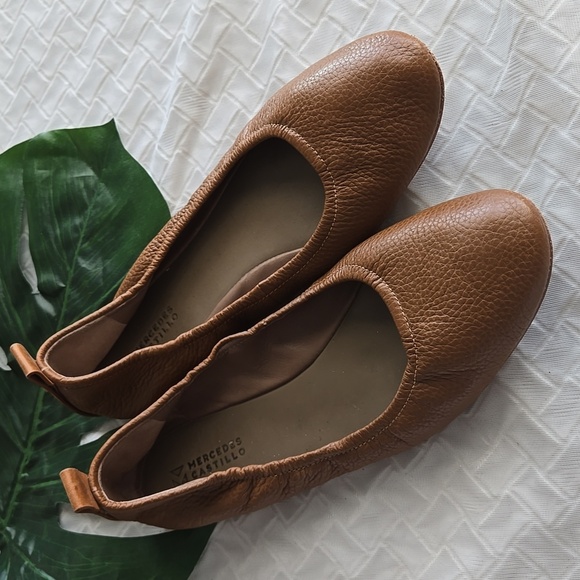 TAN LEATHER FLATS BY MERCEDES CASTILLO SIZE 8 Comfort Minimalist - Picture 1 of 6